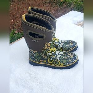 BOGS Floral Patterned Boots Size 6